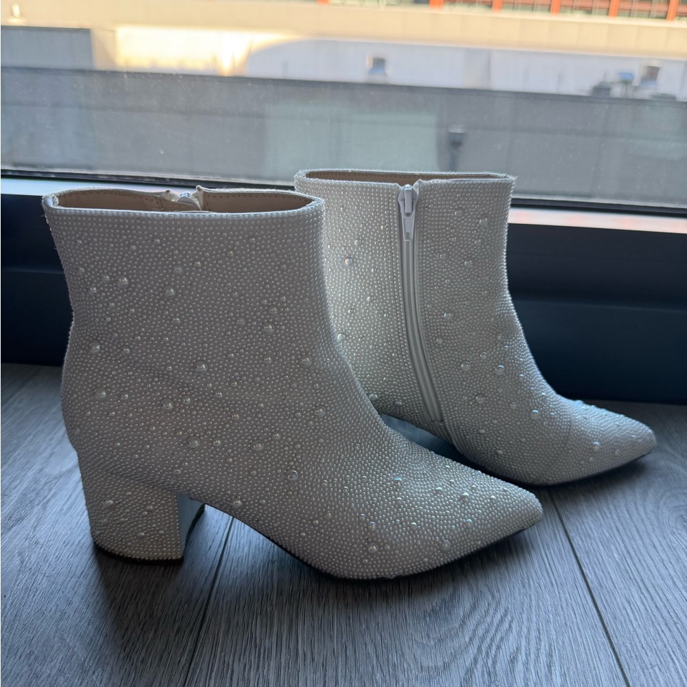 Betsey Johnson White Kyla Bootie - Picture 2 of 7